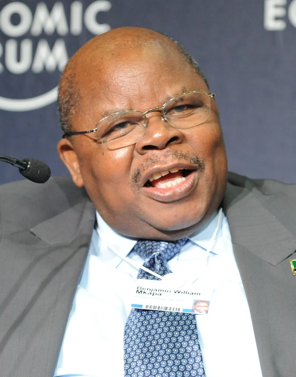 Benjamin Mkapa speaking at the World Economic Forum on Africa
