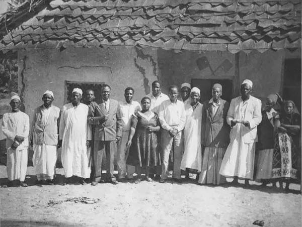 TANU members with the party's leaders, Julius Nyerere and Bibi Titi Mohamed, at the centre